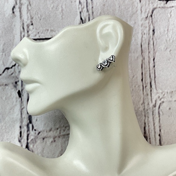 🌟 S925 Sterling Silver Halo Heart Trilogy Stud Earrings - Picture 5 of 8